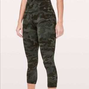 Lululemon Align Crop 21” Leggings Incognito Gator Green Camo Size 6 EEUC!